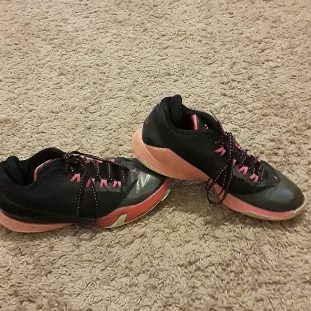 Shoes - Picture 4 of 4
